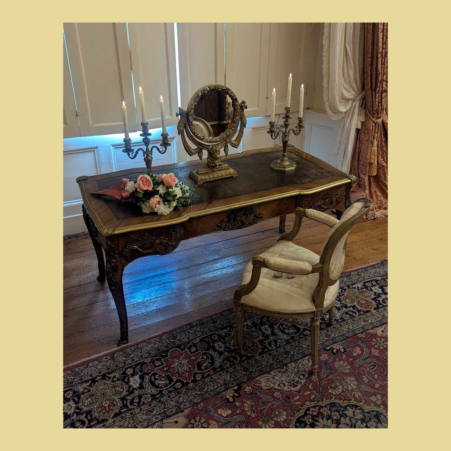 Louis XV-style dressing table edited